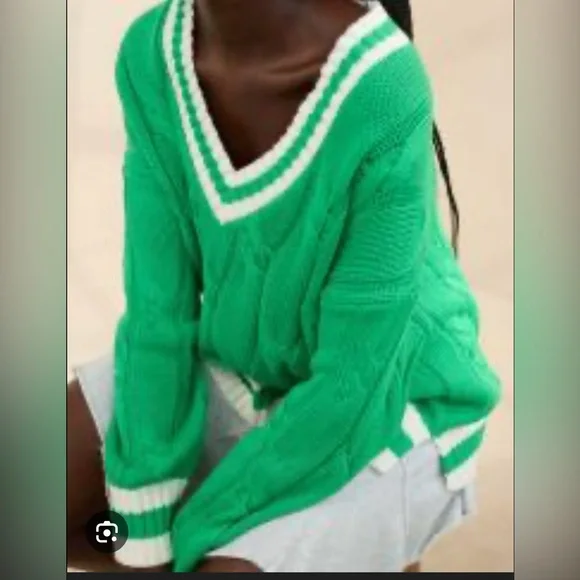 🍂🍁 Fall NWT Aerie Cropped Green Cable V-Neck Sweater Sz Large - Picture 2 of 8